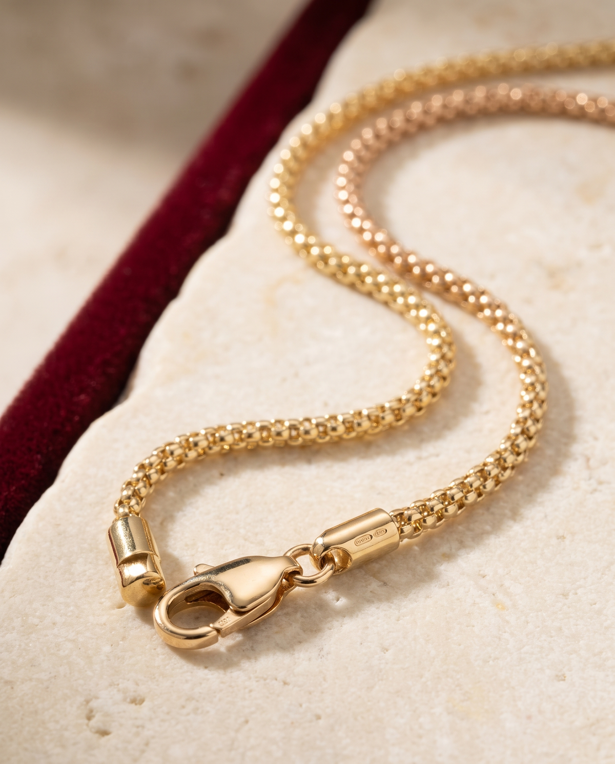 Bracciale Luce Gold 18kt in oro giallo, dettaglio macro