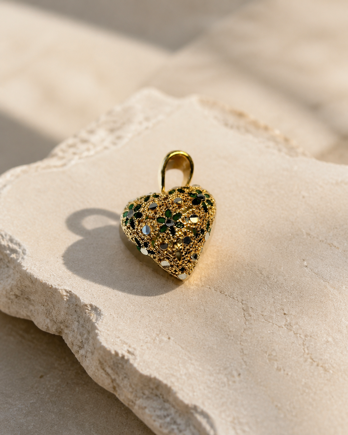 Ciondolo Little Heart verde in filigrana dorata e smalto vetrato — Settecinquanta