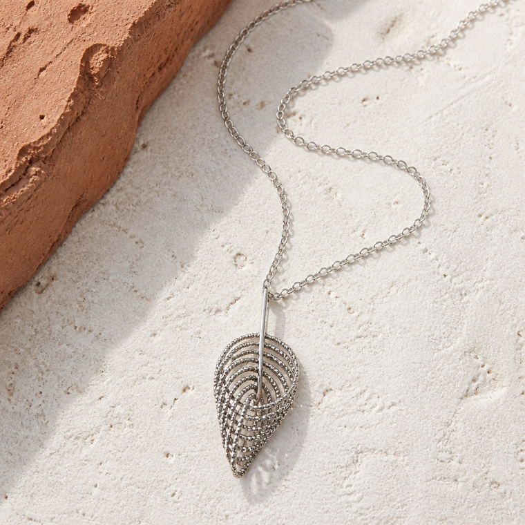 Collana Strati Terra in argento 925 bianco su pietra chiara e argilla