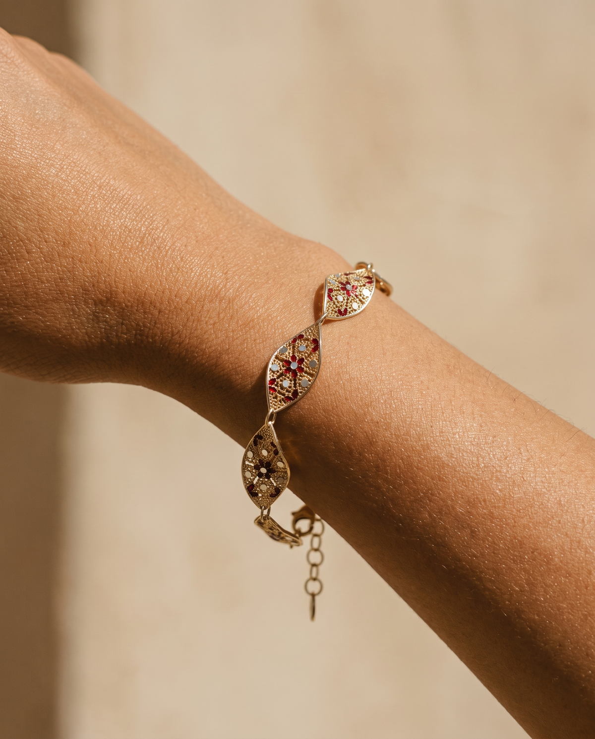Bracciale Cattedrale Maglie — indossato al polso