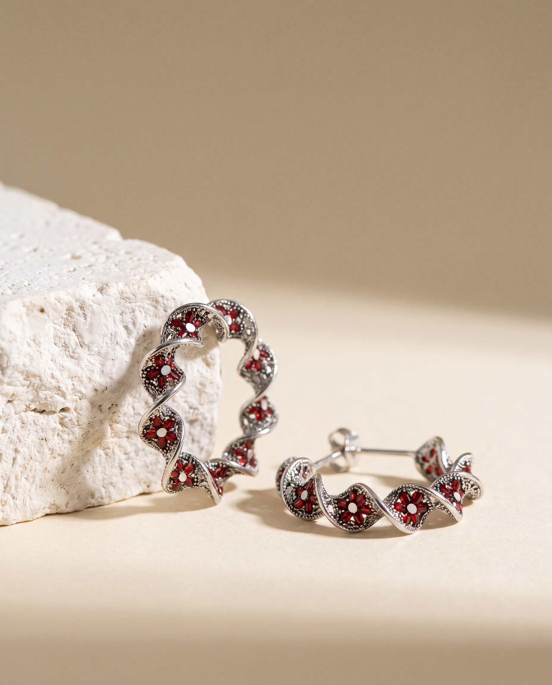 Orecchini Cerchio Piccolo — Argento Rosso