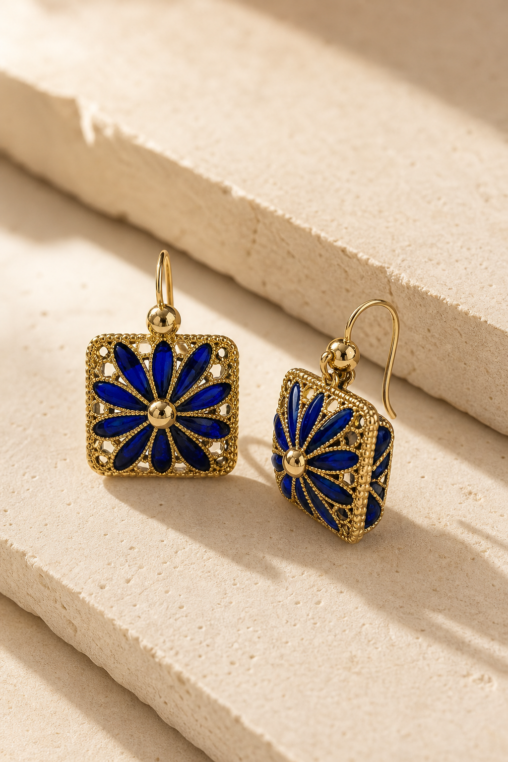 Orecchini Lantern Oro Blu su pietra chiara