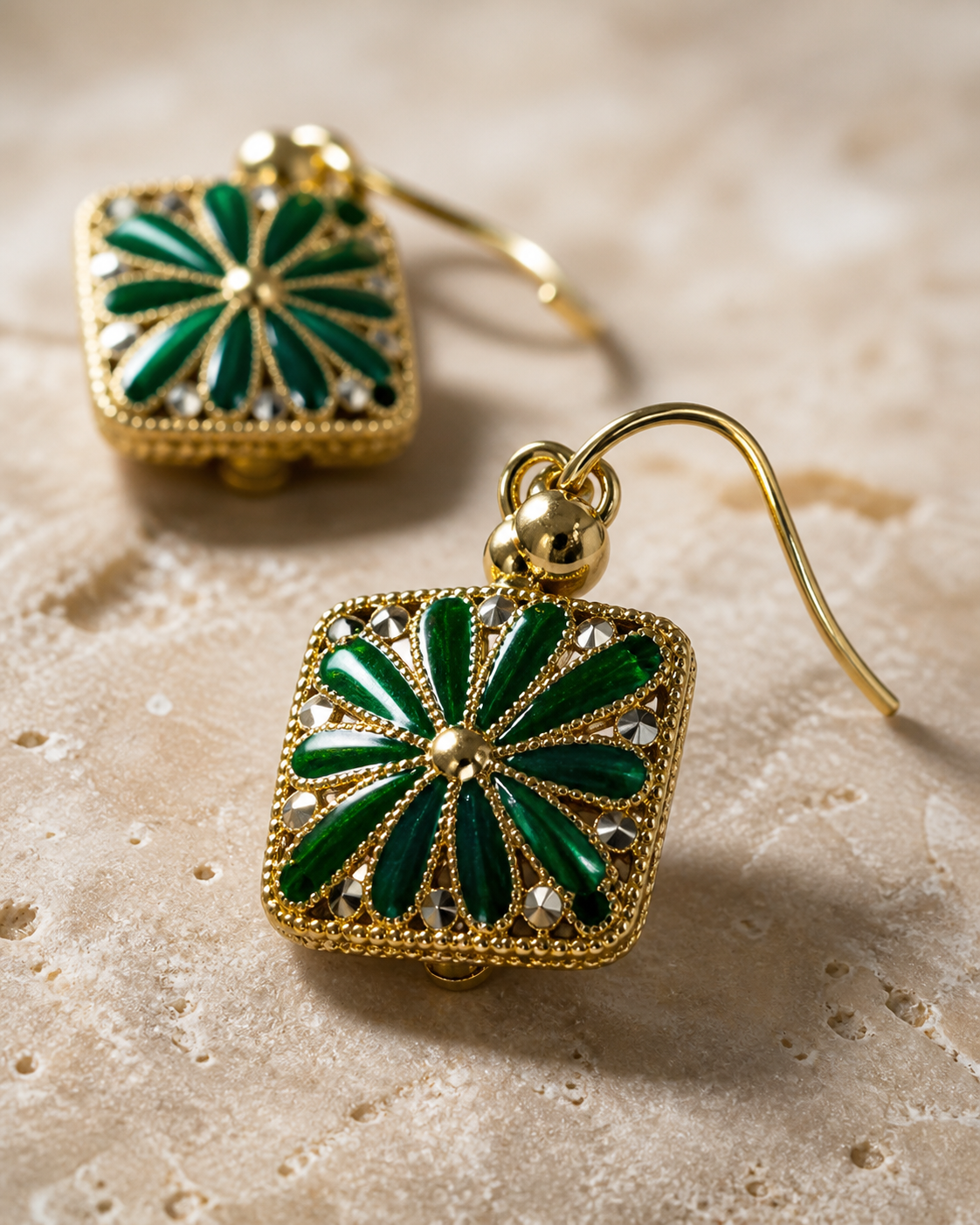Dettaglio smalto vetrato Orecchini Lantern Oro Verde