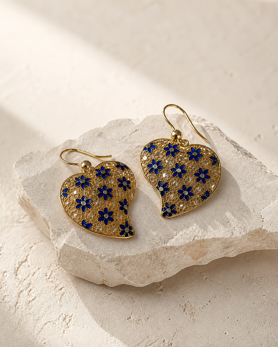 Orecchini Heart Leaf oro blu in filigrana e smalto