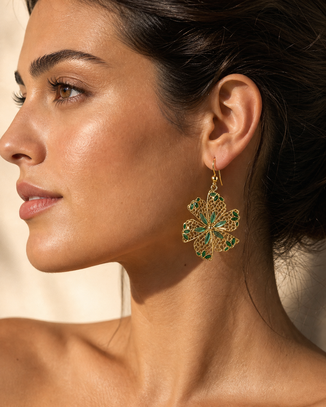 Orecchini Helix oro verde indossati