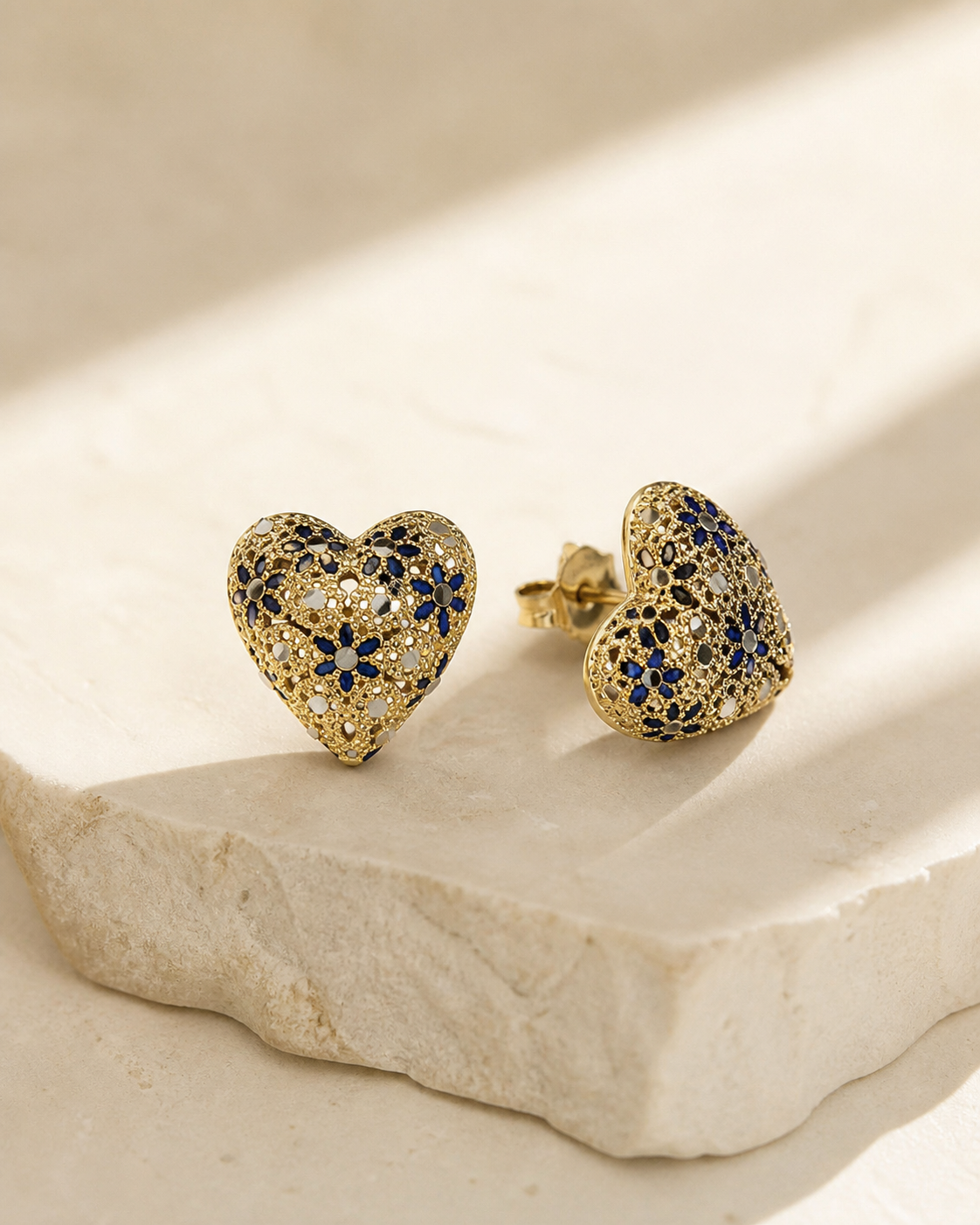 Orecchini Little Heart oro blu su pietra chiara