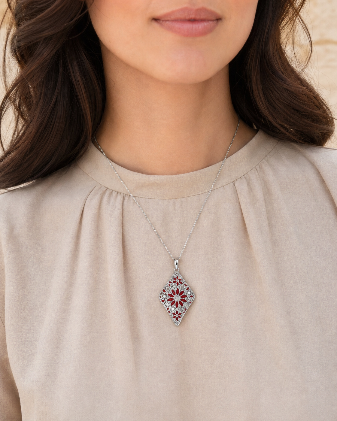 Pendente Round argento rosso indossato