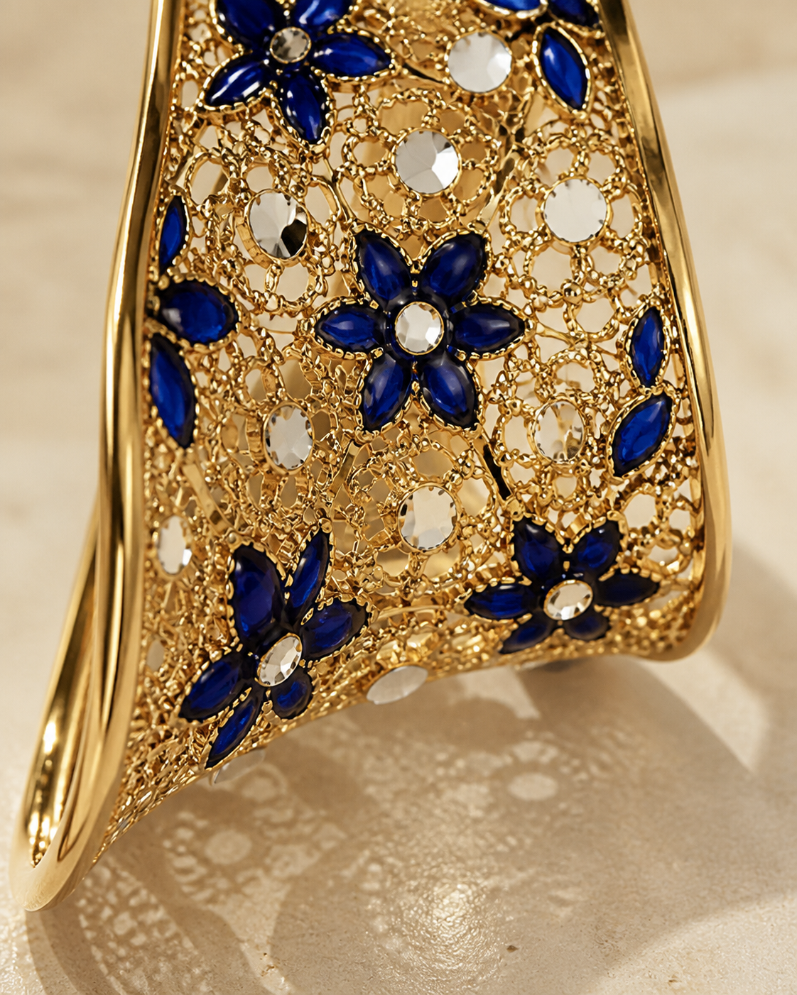 Pendente Weave oro blu — dettaglio smalto vetrato