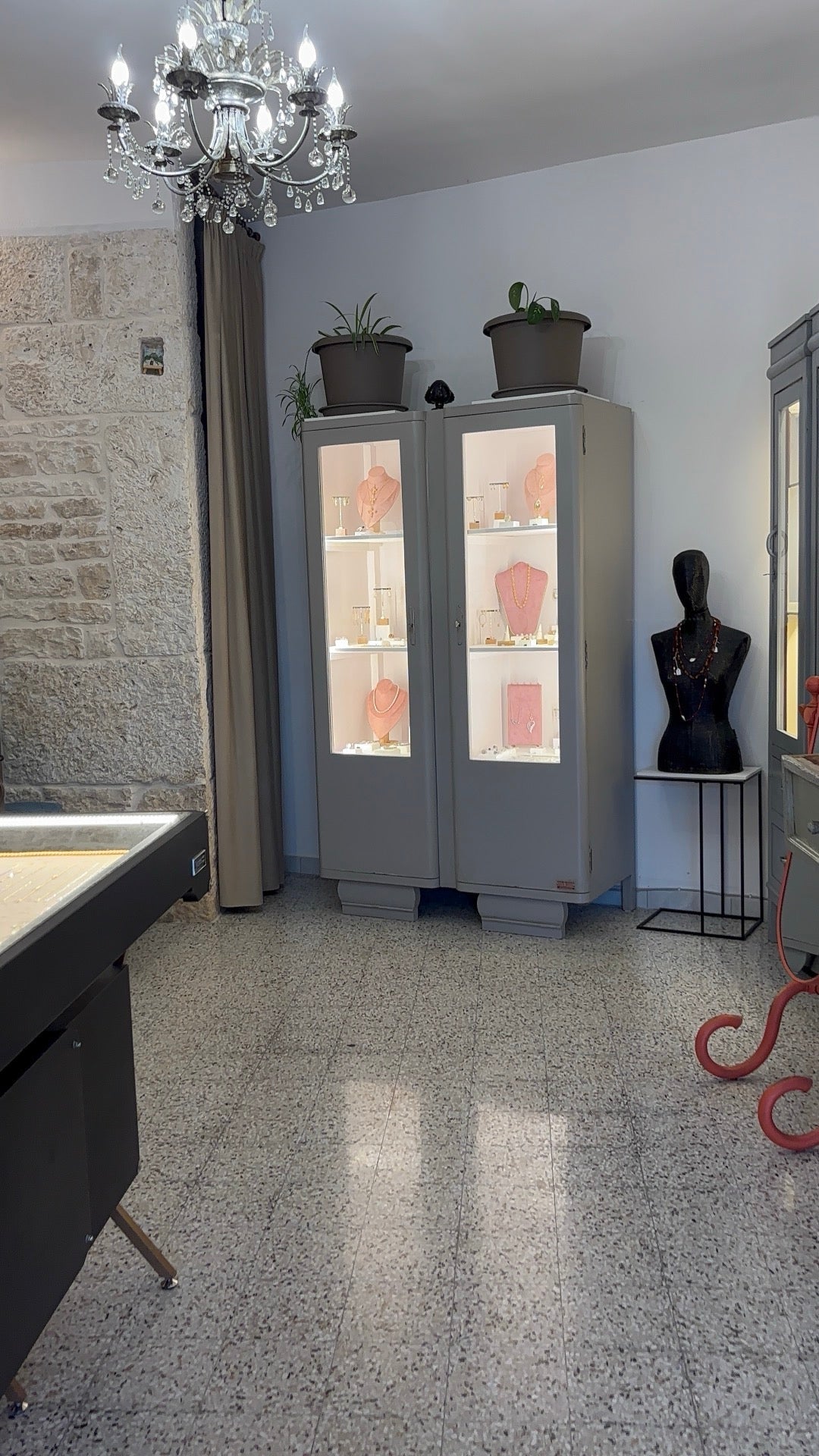 Collana Filo — showroom